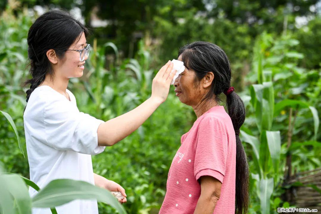 全网追的“扁担女孩”,找了一份暑假工,时薪12元 - 西安生活资讯 - 西安28生活网 xa.28life.com